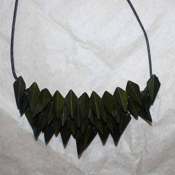 Elk Wood Facet Bead Plate Necklace - Picture 3 of 6